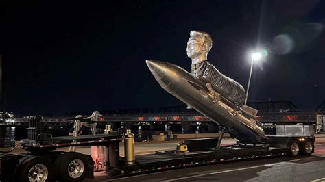 E­l­o­n­ ­M­u­s­k­­ı­n­ ­5­ ­t­o­n­l­u­k­ ­h­e­y­k­e­l­i­ ­s­o­s­y­a­l­ ­m­e­d­y­a­d­a­ ­g­ü­n­d­e­m­ ­o­l­d­u­